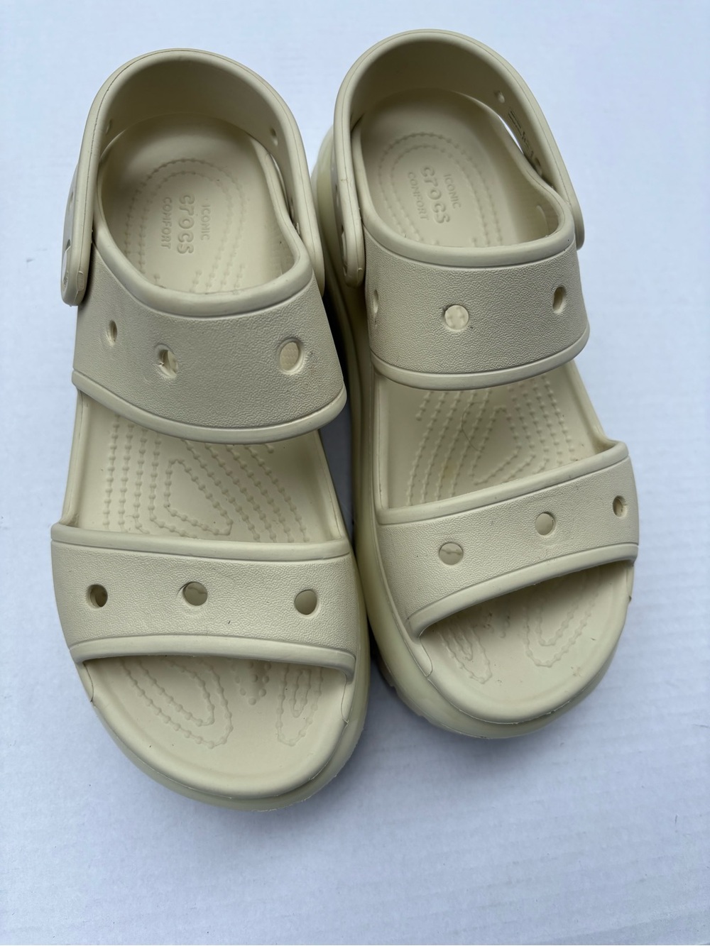 Crocs Classic Mega Crush Sandal Platform Bone Cream Size 7 Iconic Comfort Casual